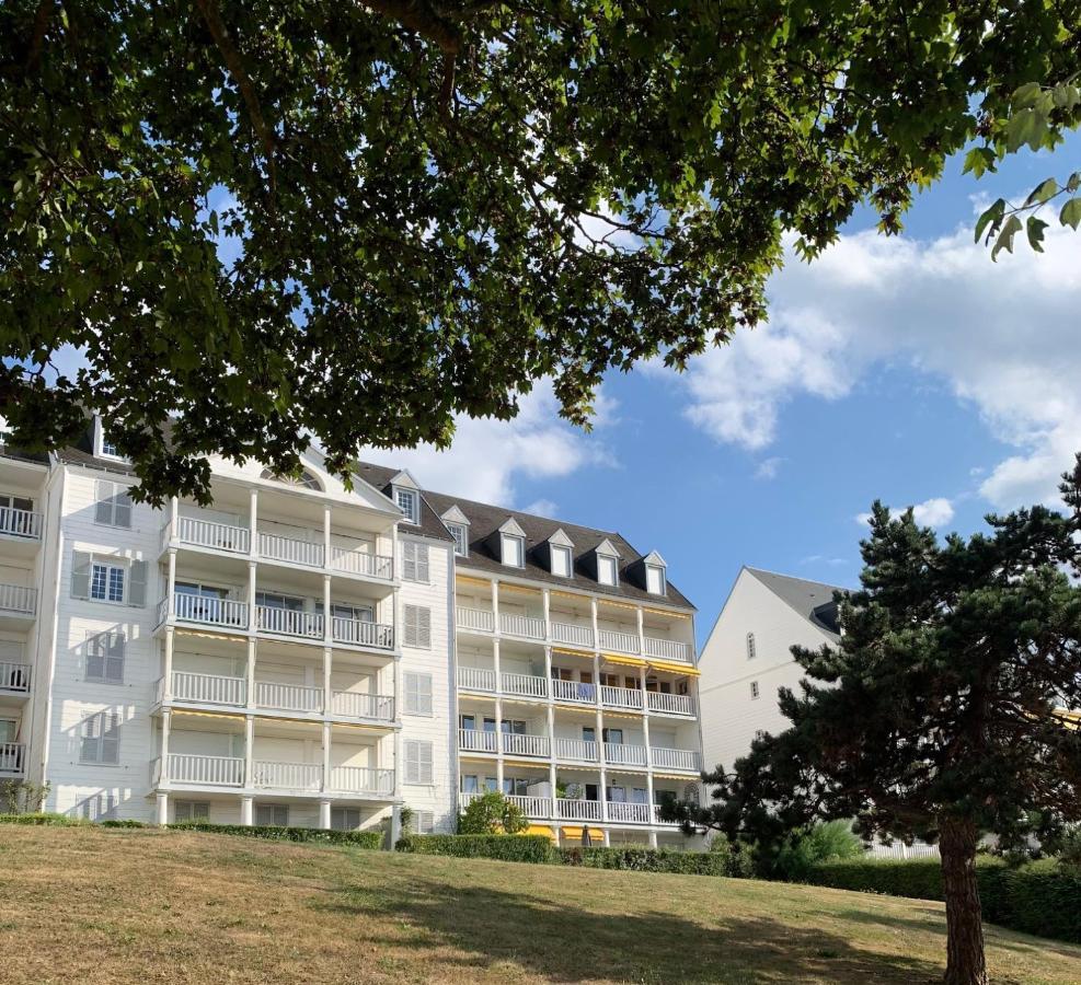 Un Balcon Sur La * Trouville-sur-Mer